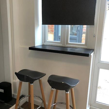Lovely Modern Decorated 1 Bed Studio Newport  Exterior foto